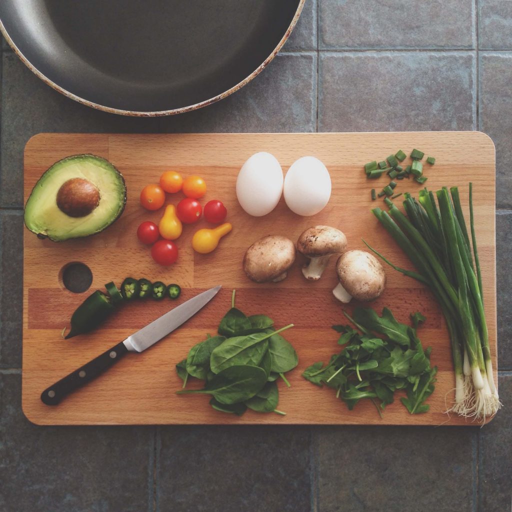 Pregnancy diet plan - vegetables on chopping board